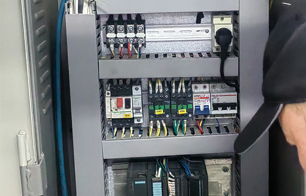 生產(chǎn)控制柜、水阻柜企業(yè)，維護(hù)、維修